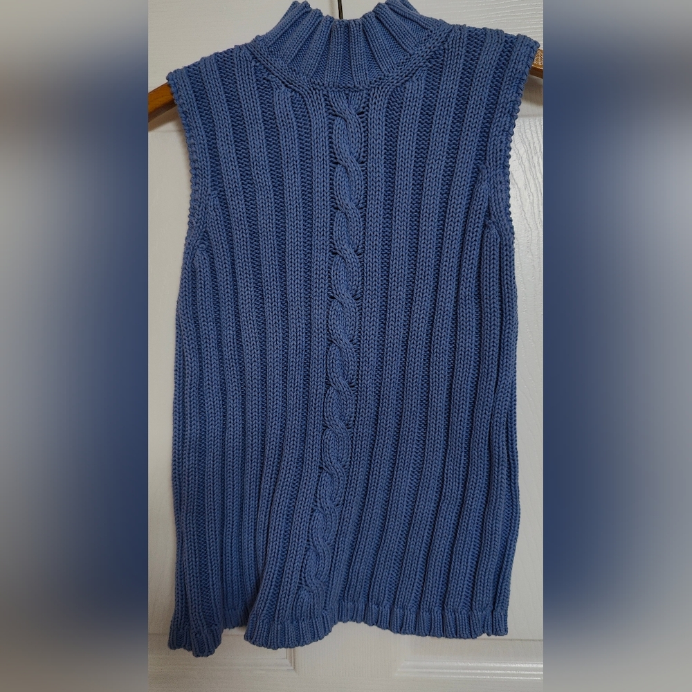 Chaus Sleeveless Top
